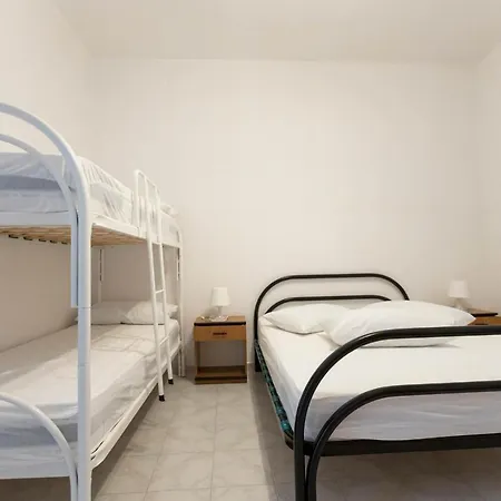 Tramonto 아파트호텔 페스키치